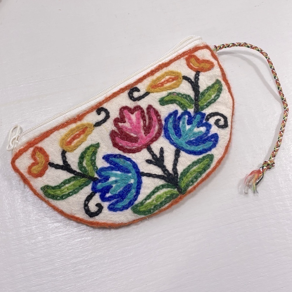 Boho tote bag, embroidered clutch and flower necklace​​​​​​​​​​​​​​​ - Picture 6 of 13